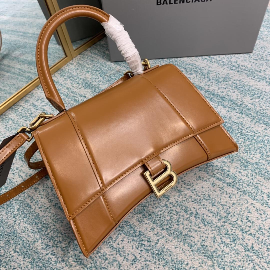 New color upgraded ScaramelThe hourglass bag that you have asked me N times is comingBalenciag