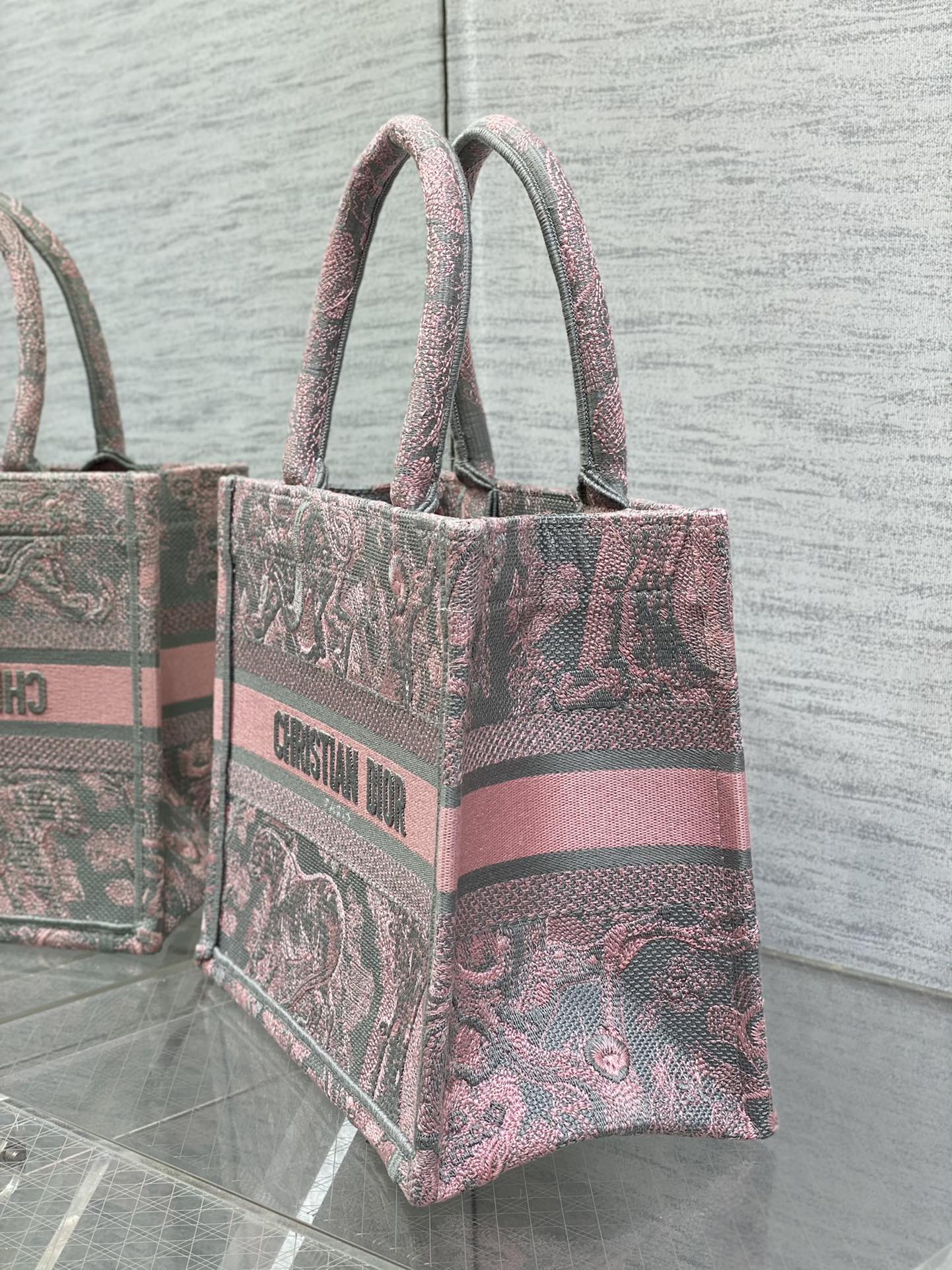 The latest Ruyi new gray tiger pink base has been shippedThe latest series of Tote Ruyi grey p