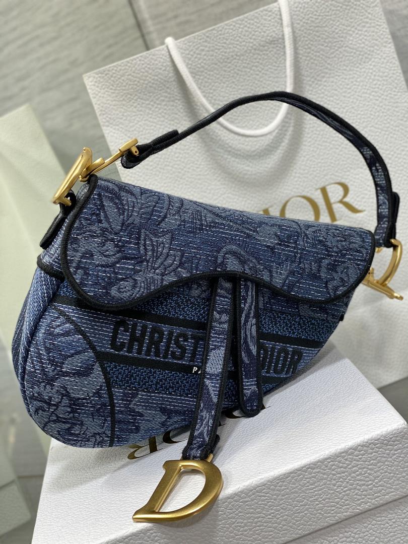 Dior in stock Saddle bags new early autumn denim blue embroidery is a reincarnation of f