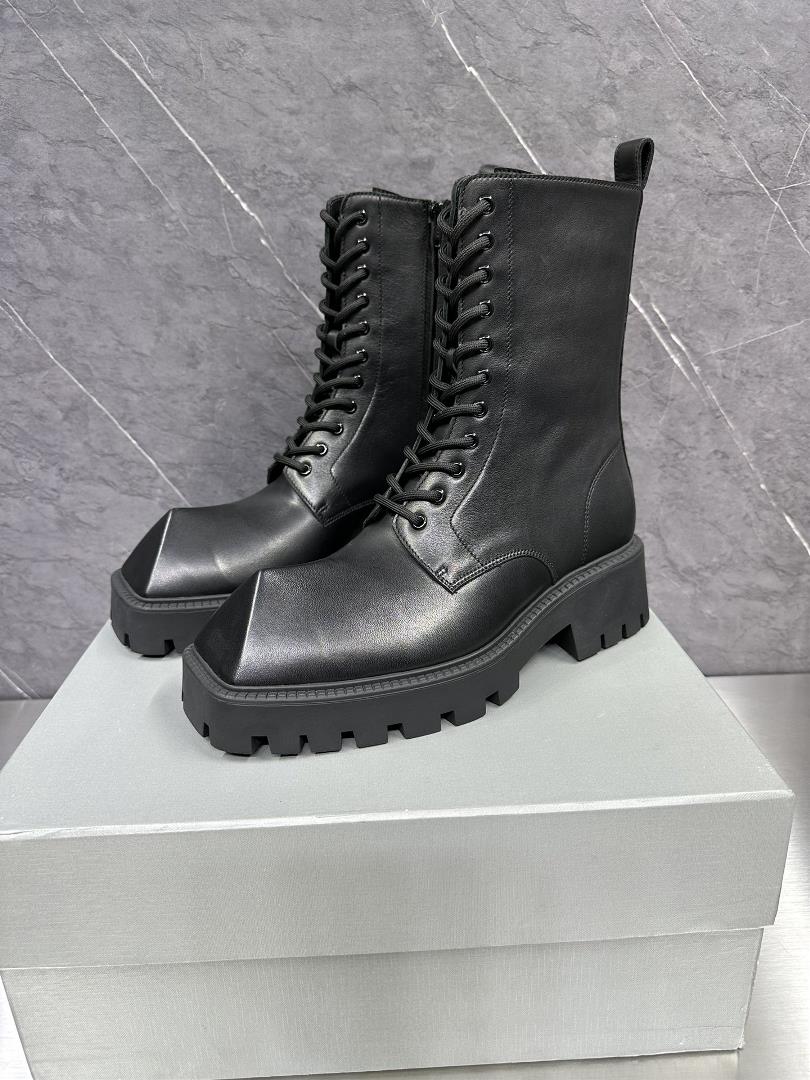 The toplevel version 2023 Balenciaga Triples is the worlds hottest fashion trend shoe fr