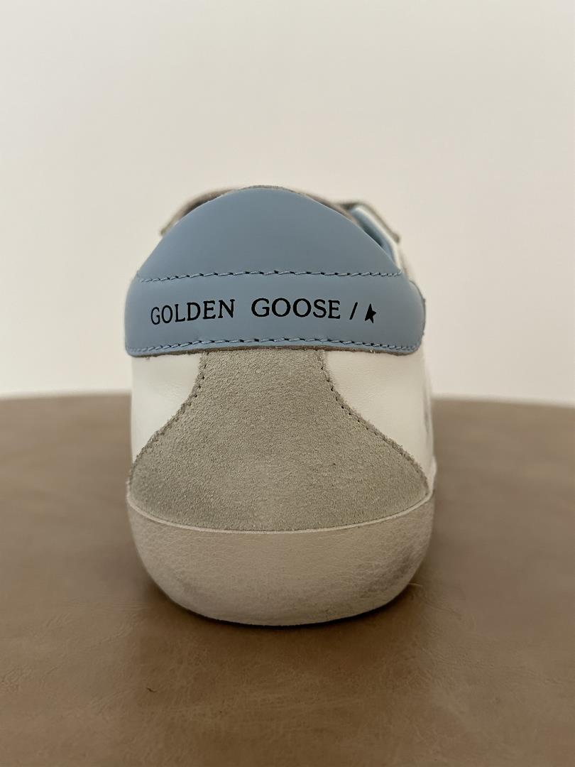 Lvnone Blue Tail P320 Golden Goose ShoeSize3536373839Every pair of Golden Goose sneakers is qu