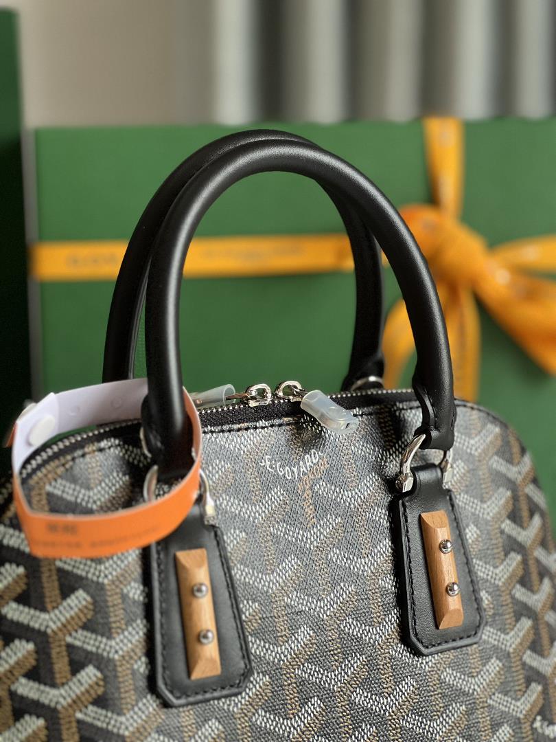 goyard Vendme Shell BagInheriting the brands unique craftsmanship style and exquisite tec