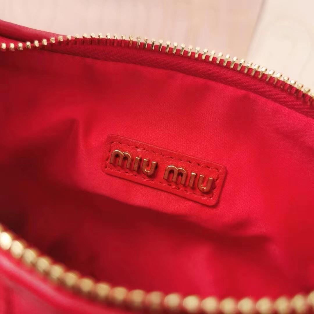 Medium The MiuWander handbag a new product from M family features the iconic Matelasse texture