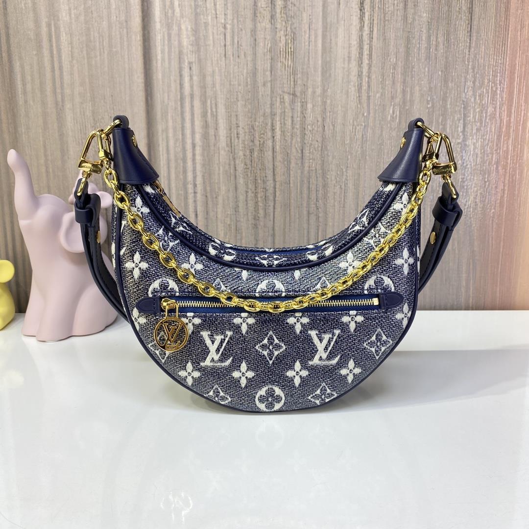 M22928 Loop Moon Bag This model is crafted with Monogram jacquard canvas to create a fashionable and