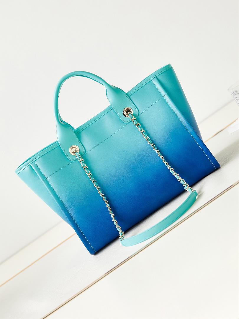 23Bs latest beach bag calf leather illusion blueReturned to simplicityThe size is also ve