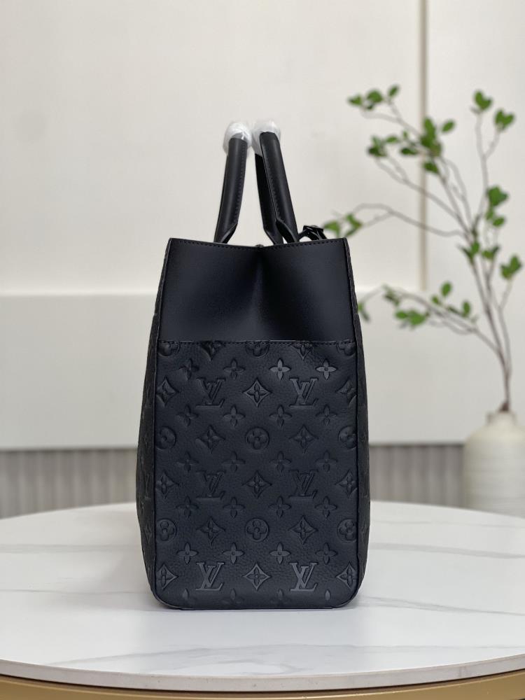 The M21865 Sac Plat 24H handbag is made of Monogram embossed Taurillon leather adding a c