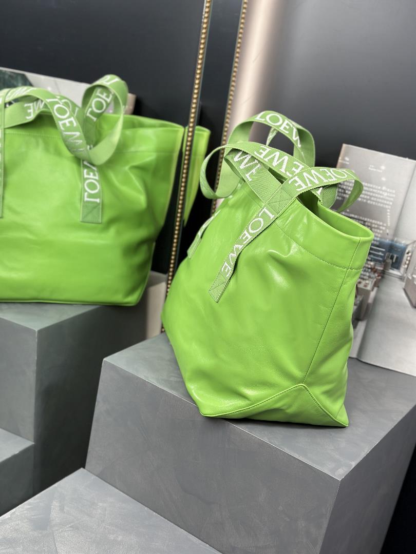 Redefining the Roewe styleSuper popular paper grain cowhide handbagColors Apple Green Orange B