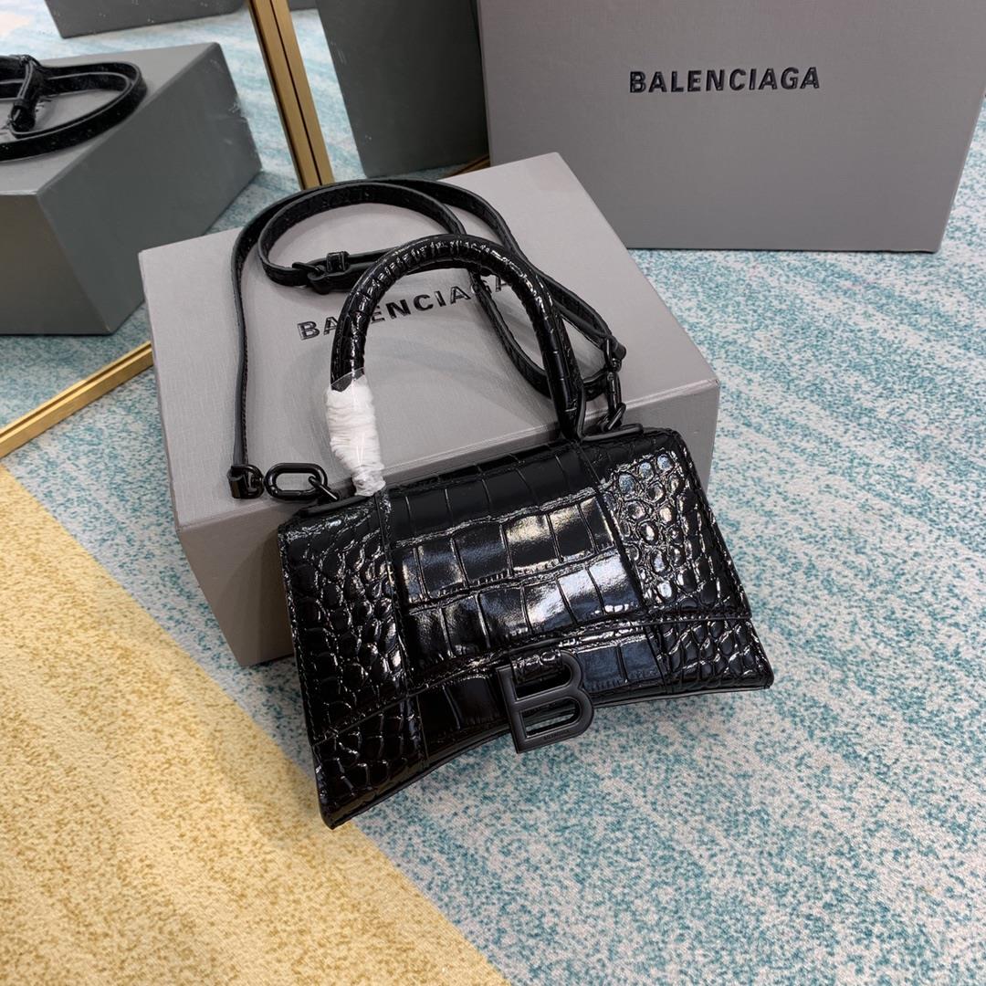 Black crocodile patternXS SmallThe hourglass bag that you have asked for N times is LaBalenciags hea