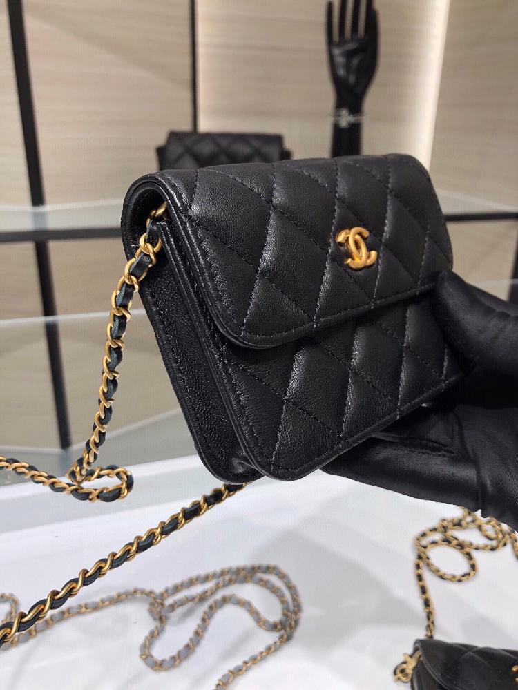 In addition to the Chanel Bag AP1465 waist bag accessories have also become a staple in m