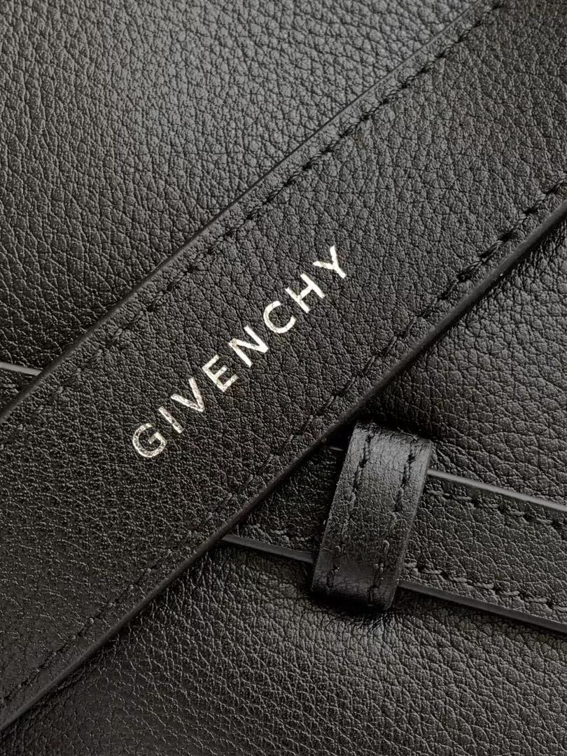 givency Voyou Underarm BagThe newly launched latest handbag VOYOU symbolizes that your lea