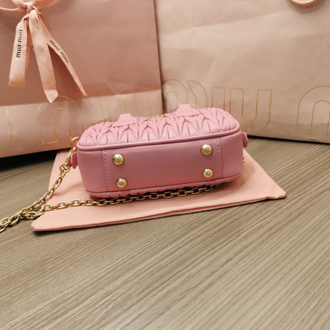 Small size The M familys new product Too Pretty Bowling Handbag features imported lamb skin cl