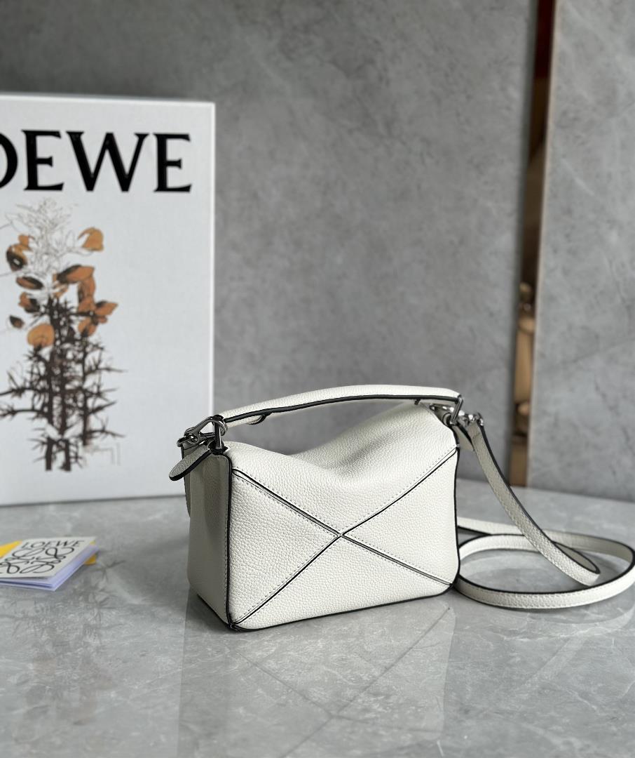 Mini 680LOEWE Luo Yiweis super cute mini geometry bag PUZZLE NEW is full of cool fashion sense