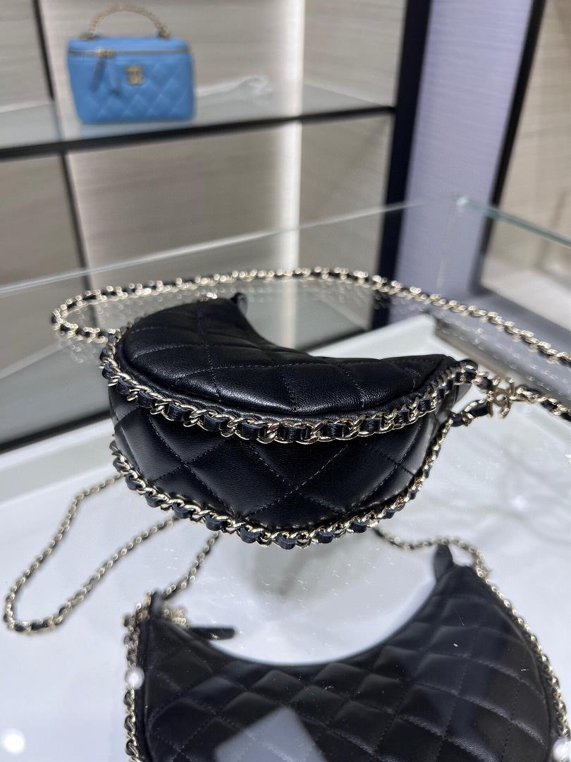 Chanel 23P New Leather Chain Moon Bag Teeth Bag Sheepskin Small AP3232Y Size 14cm10cmprofessio