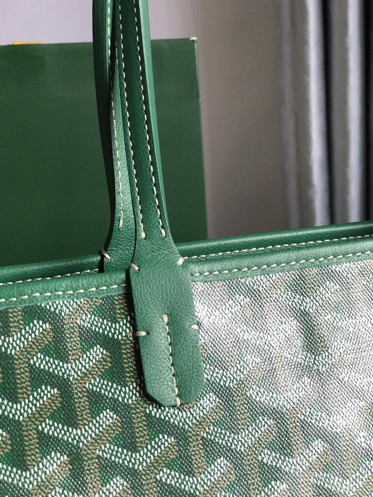 The Goyard bag with its exclusive customization and upgraded leather has become a fashio