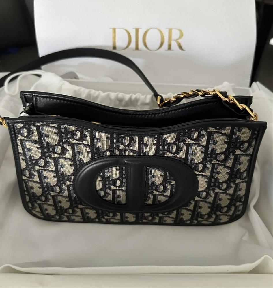 In addition to its practicality the Dior Hobo Bag style number 8131 is undeniably fashi