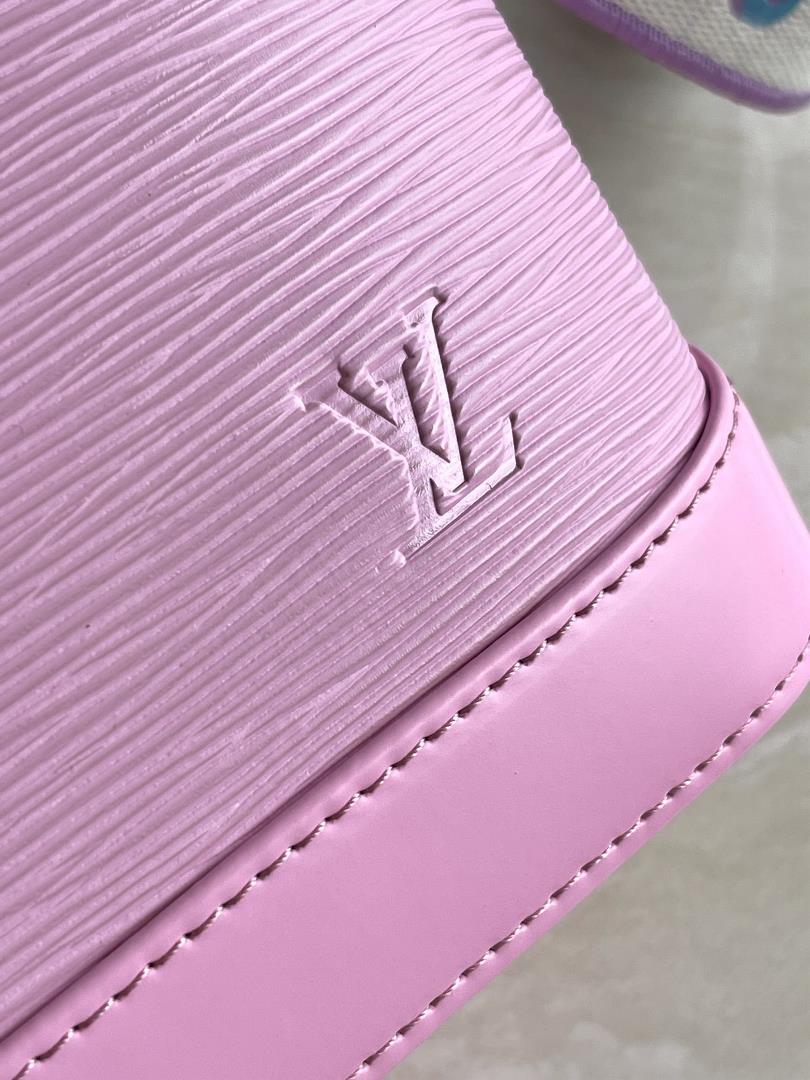 lv M22620 Light PinkThis Alma BB handbag features the iconic texture of Epi leather accen