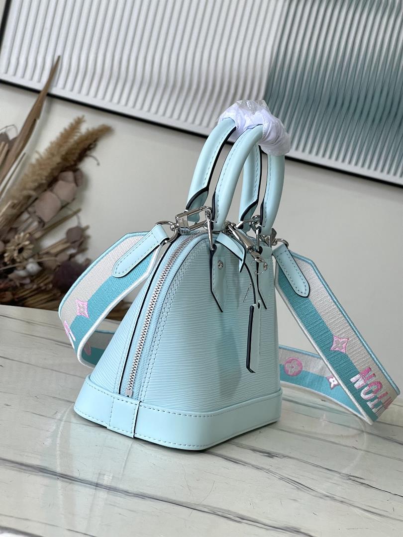 M22619 Pink Blue WeaveThis Alma BB handbag features the iconic texture of Epi leather acc