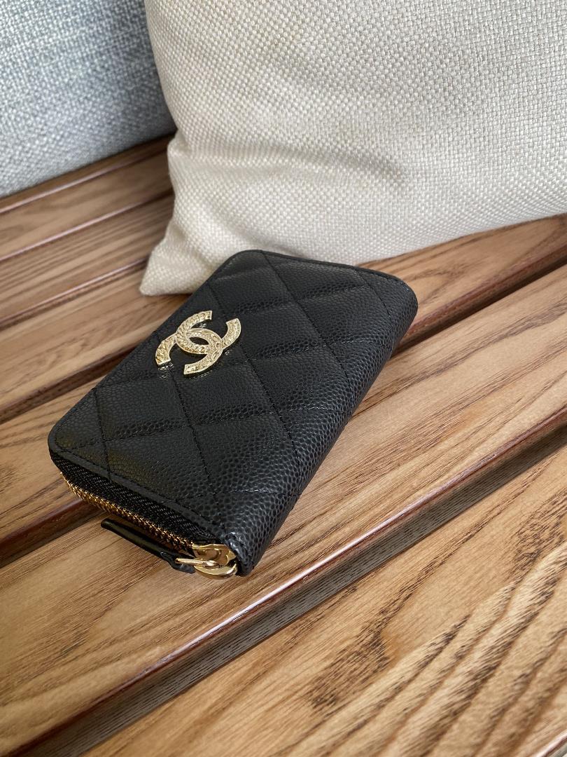 Model 3045 CHANEL 22k embossed logo large double C hardware with a fresh design and exqui