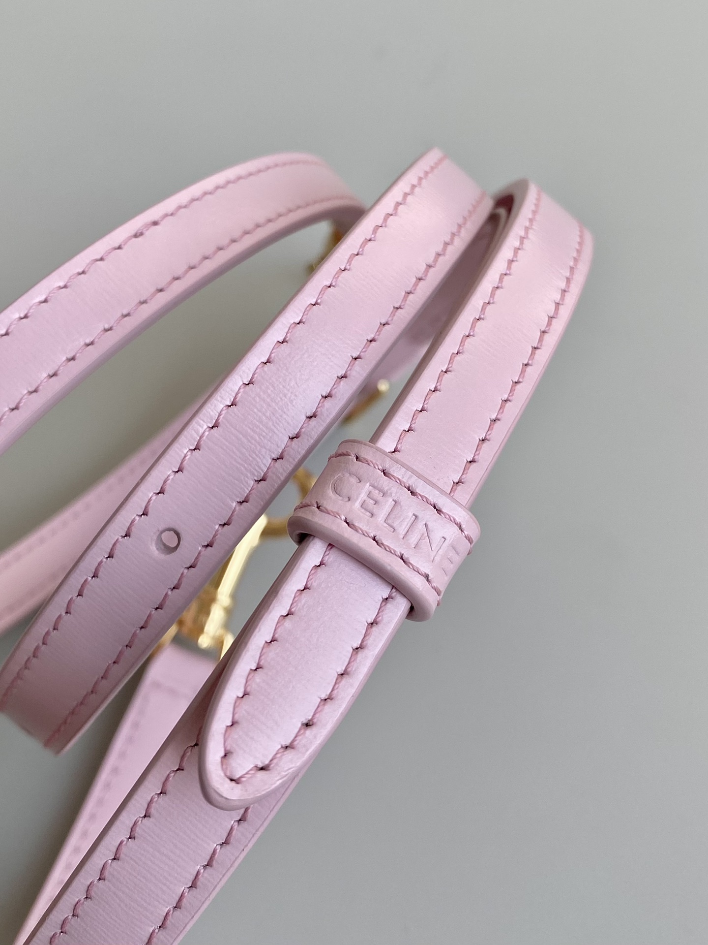  shoulder strap, which is flexible and versatileThe curved bottom design is more playful than 