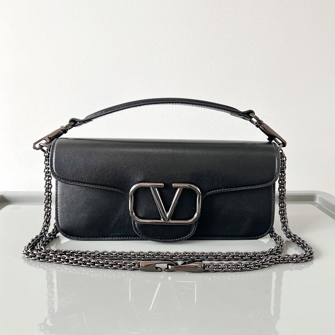 VALENTINO MINI LOC calfskinVLogo SignatureEquipped with detachable handle and detachable s