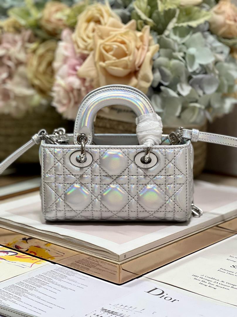 Mini DIOR OR LADY DJOY Handbag Fluorescent Silver GreyThis Lady DJoy handbag comes from th