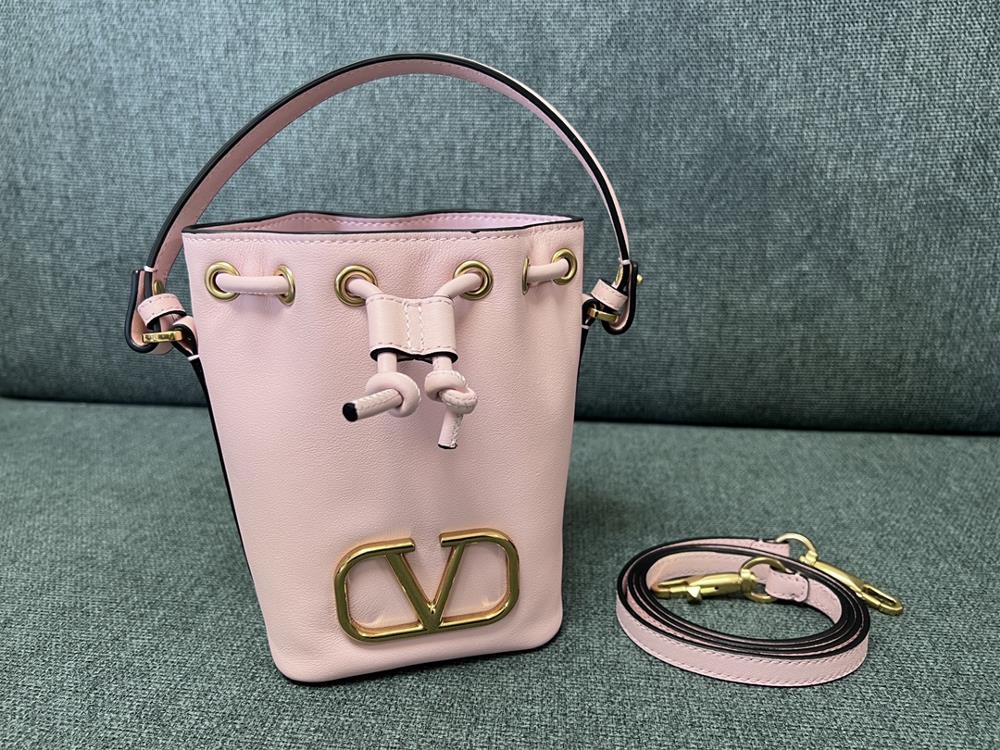 VALENTINO GARAVANIVLOGO SIGNATURE Soft Sheepskin Mini Bucket Bag Thanks to the design of