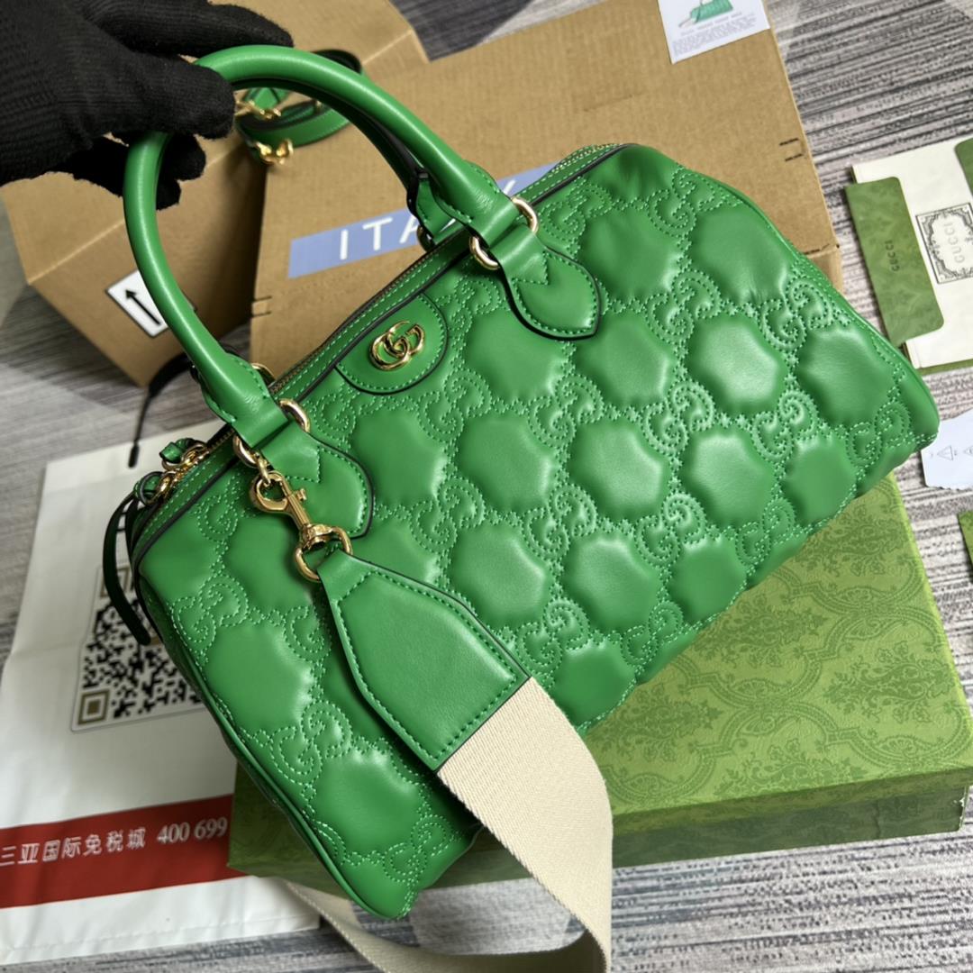 Equipped with a complete set of specialty green packaging GG quilted leather tote bags this bl