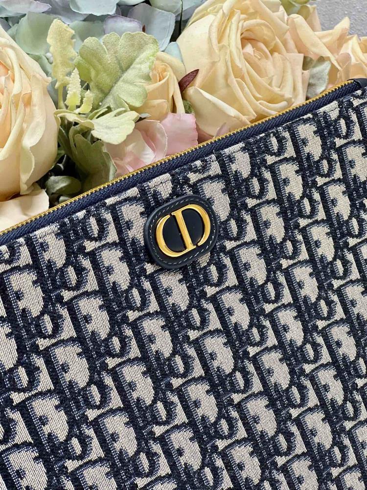 Dior New Handbag Cloth BlueThis handbag is stylish and minimalist Crafted with beige and