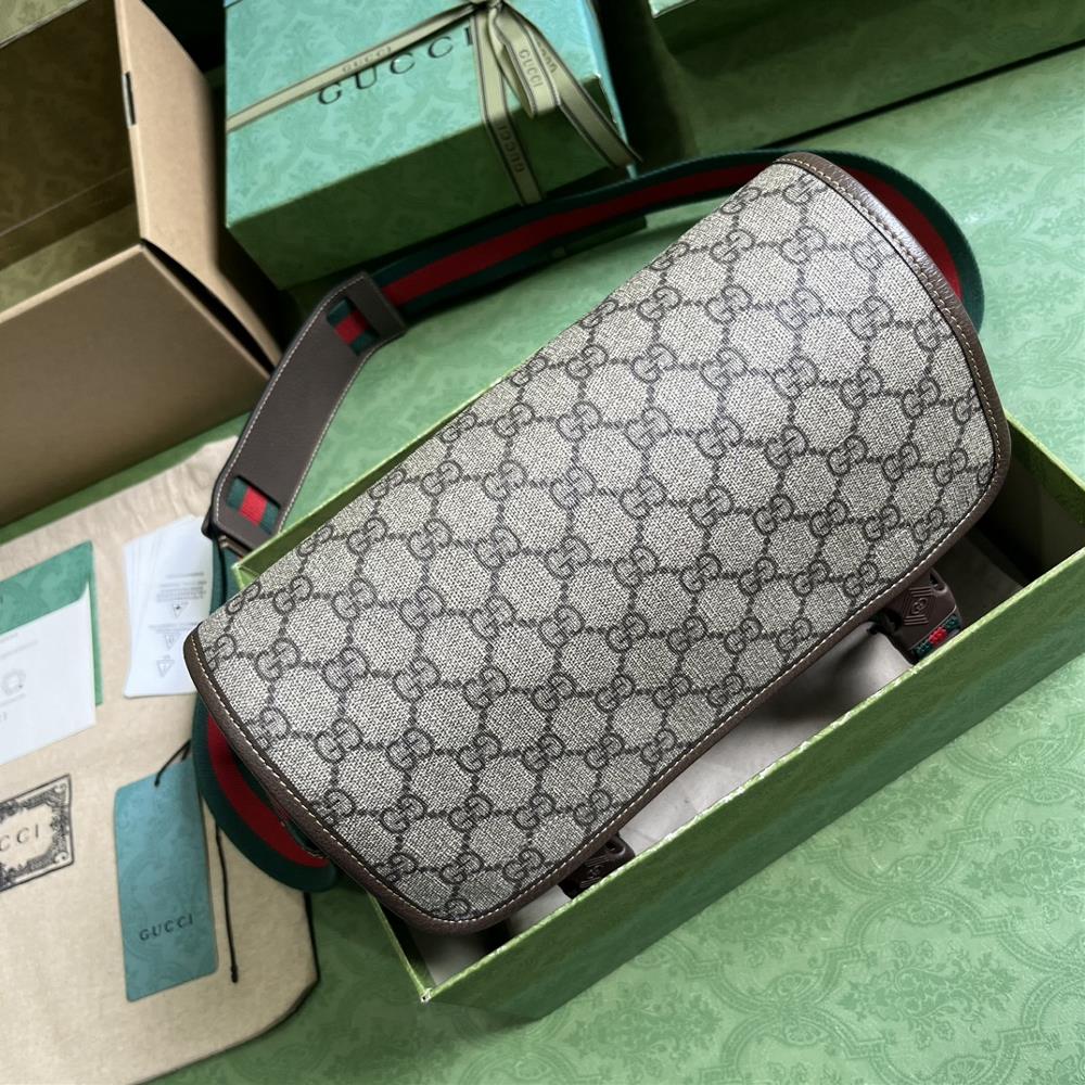 GG messenger bag GG Supreme canvas is widely used in various Gucci series and has now bec