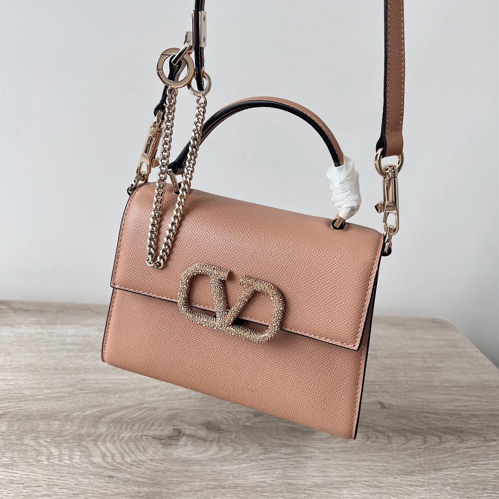 Mini Valentino Garavani VSLINGPaired with an extendable color matching shoulder strap and