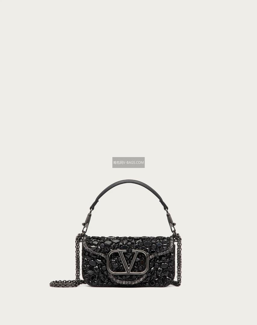 Crystal styleThe Valentino Garavani Mini Loc handbag is adorned with crystals and Vlogo Signature ma