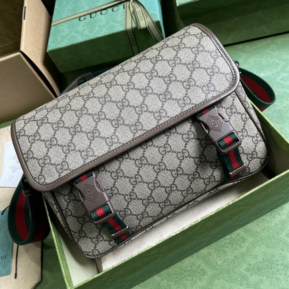 GG messenger bag GG Supreme canvas is widely used in various Gucci series and has now bec