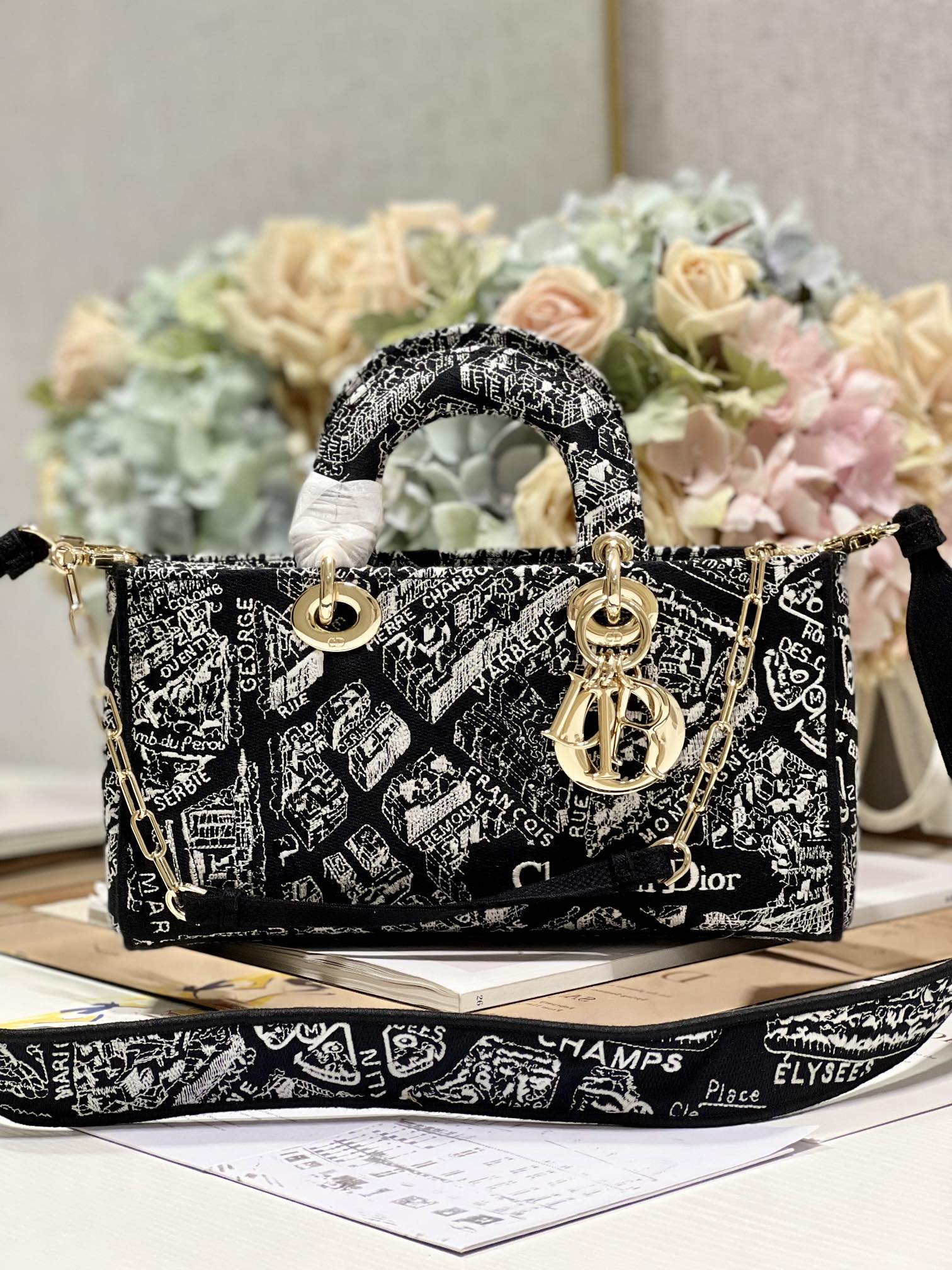 Dior Medium LADY DJOY Embroidered Handbag Black ParisThis Lady DJoy handbag highlights the minimalis