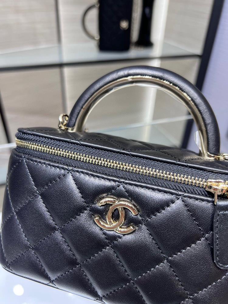 Owning a Chanel bag AP2846Y is not just about indulging in a fashion accessory but also a