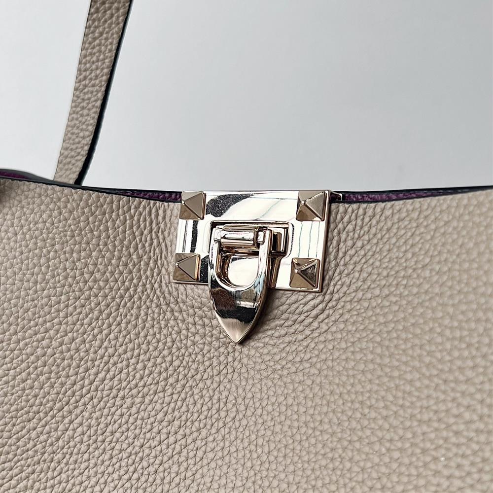 Valentino Valentinos new doublesided shopping bag made of lychee grain leather paired