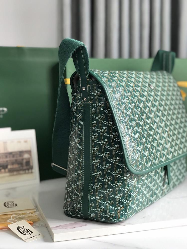 The name of Goyards new Citadin postman bag comes from the definition of French urbanites