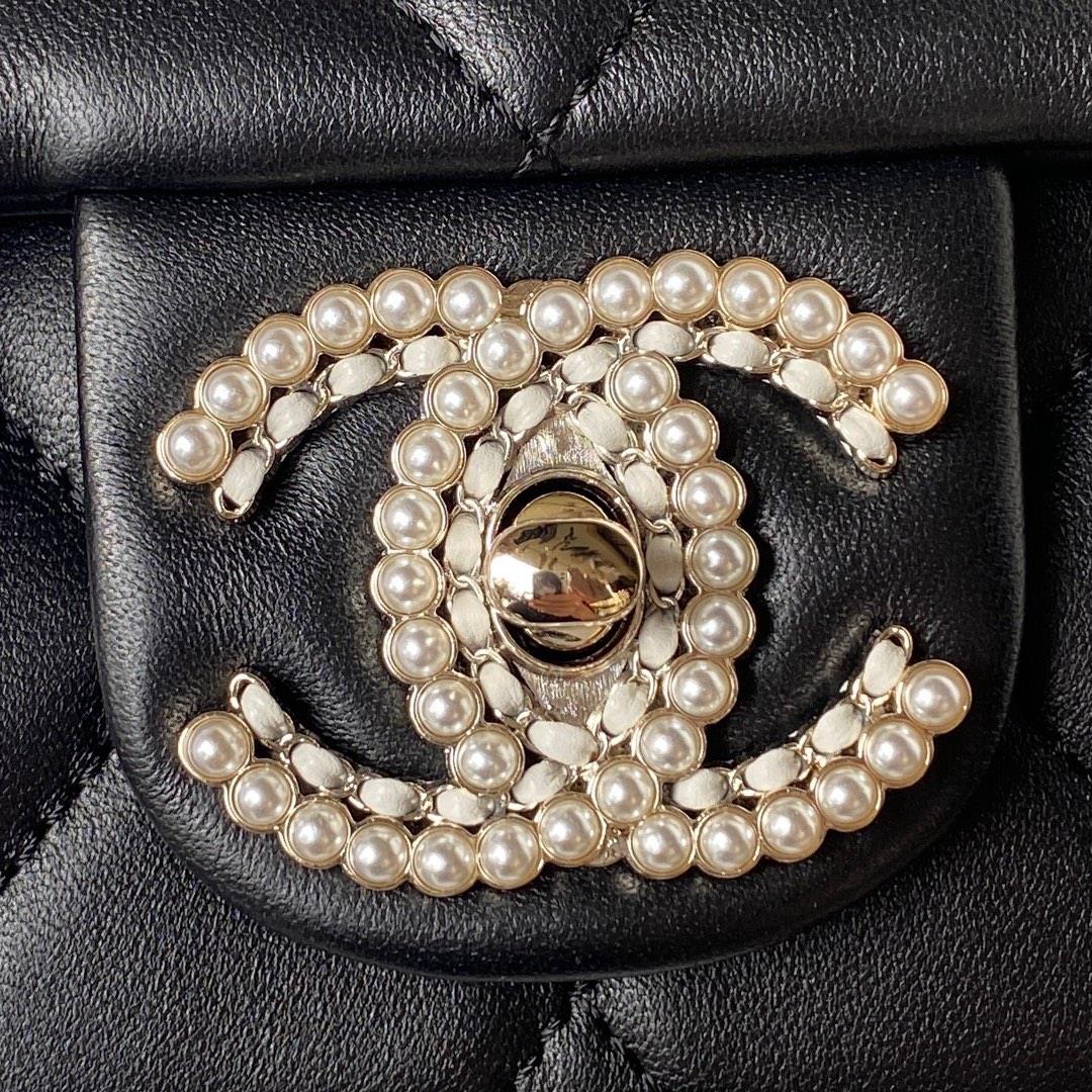 Chanel 23As popular pearl stick bag AS3791 has the same actual capacity as the CF small size I