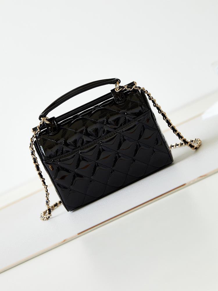 What sets the AS4511 apart from other Chanel bags is its modern twist on the traditional d