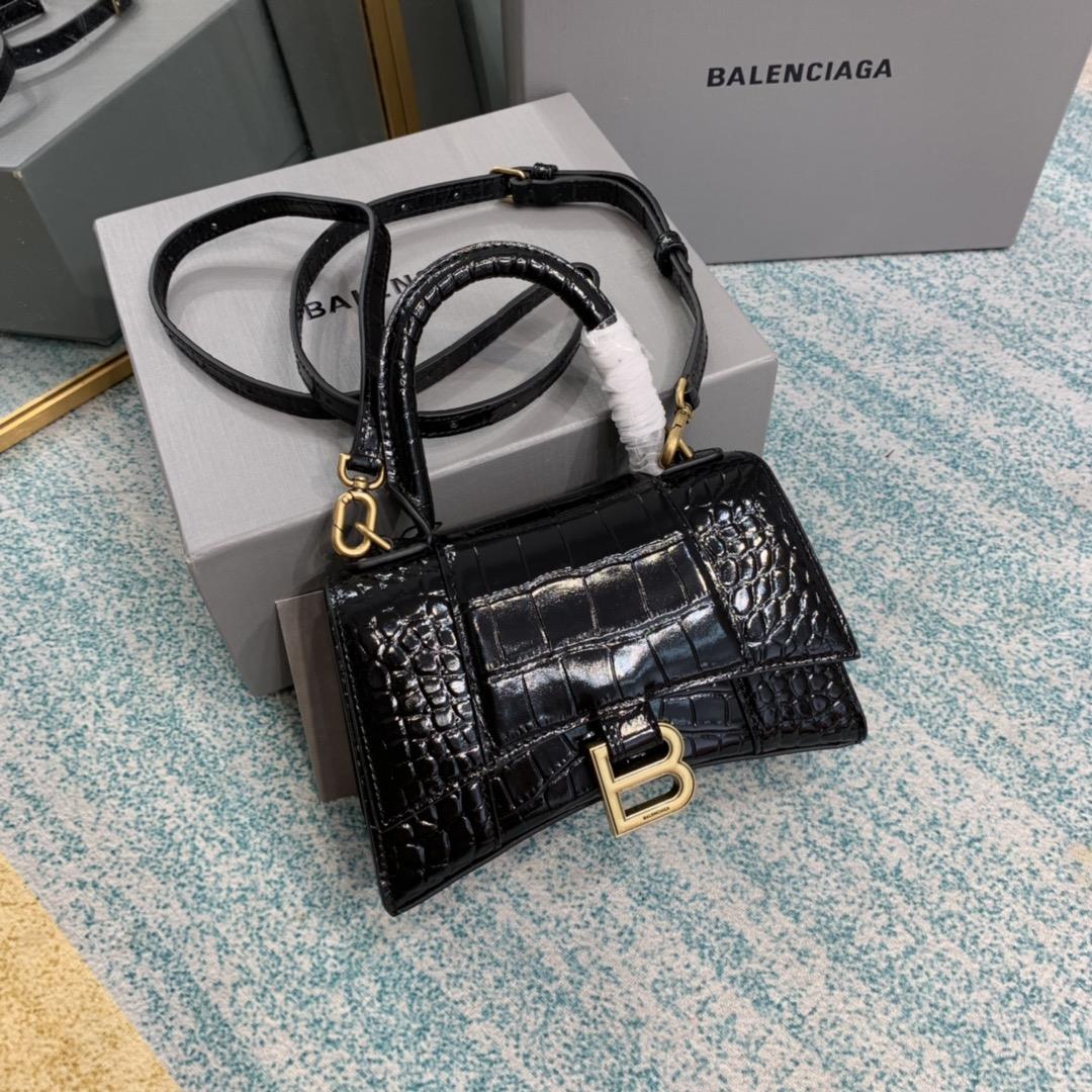 Return XSGolden Crocodile BlackThe hourglass bag that you have asked for N times is LaBalenciags hea