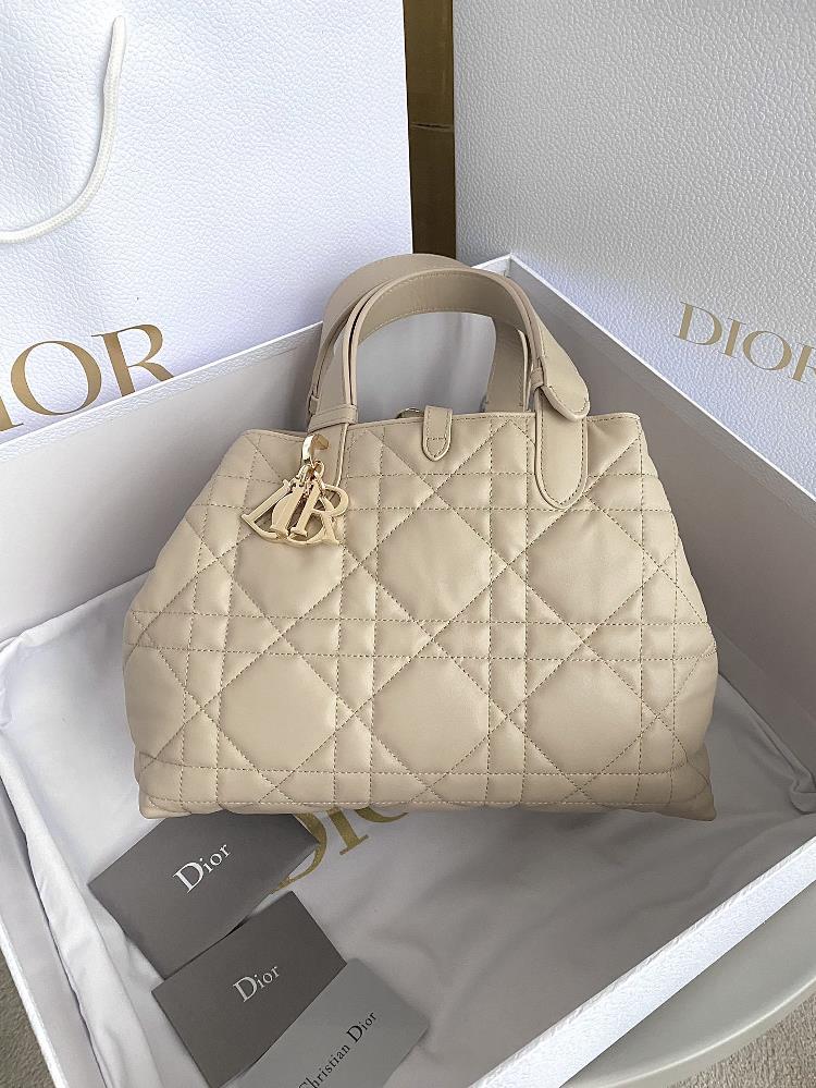 Rouge beige medium reserved for 2368 Handbag a popular item The one that comes out immediately and is in short supply Those with high fashion acumen