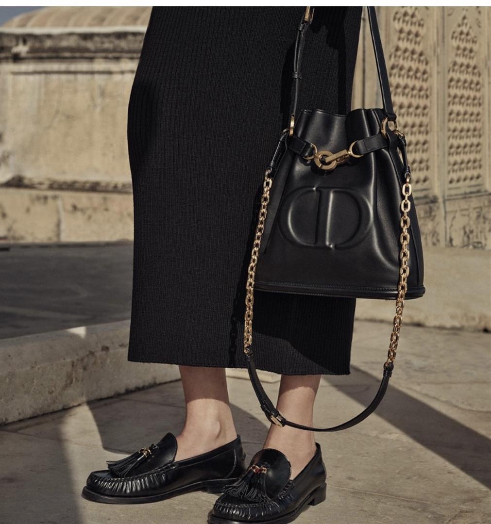 CEST DIOR Large Handbag BlackThis Cest Dior handbag is a new autumn 2023 item elegant and clas