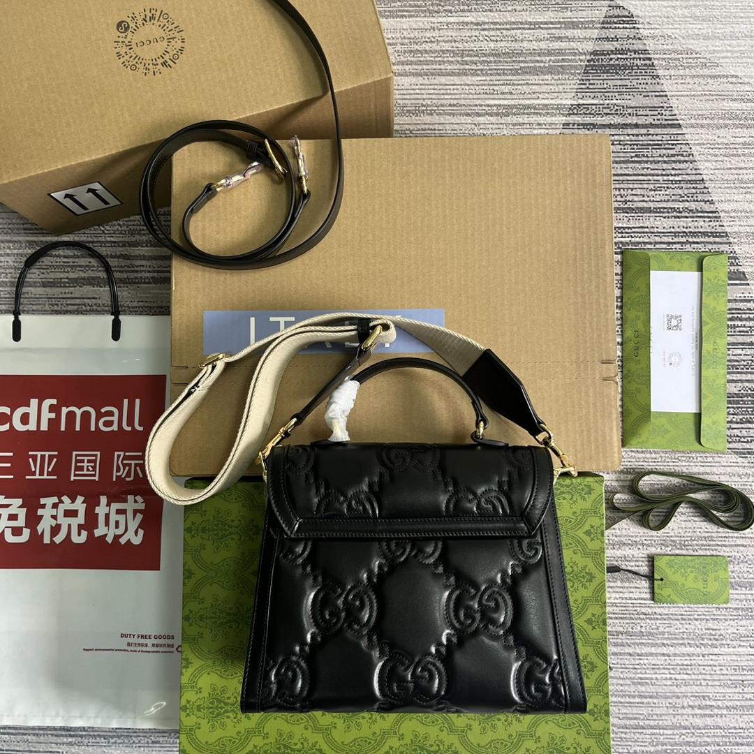 Equipped with a complete set of packaging GG Matelass leather interprets the brands iconic mat