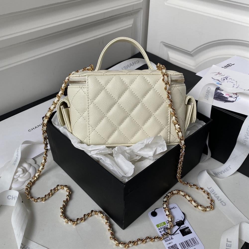 Chanel granular calf leather AS3017Cargo makeup bagThis product is made of granular calf l