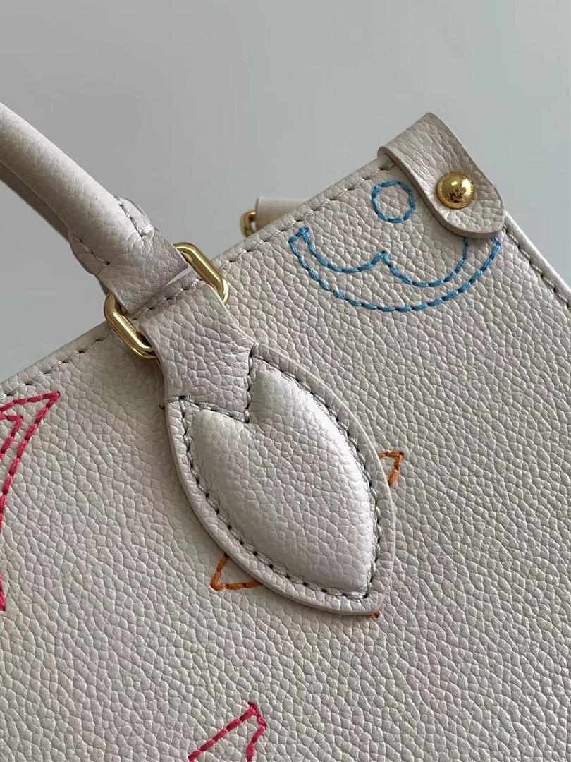 M45653 Embroidered Thread M46629 This OnTheGo small handbag is from the autumn of 2023 LV