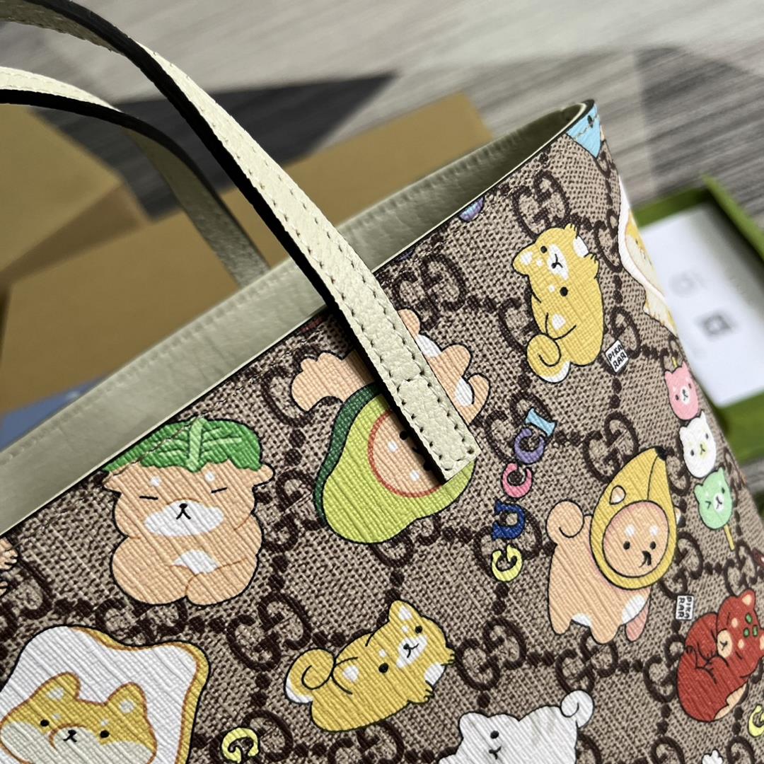 Equipped with a full set of counter packaging the GG SpringSummer new mini shopping bag has al