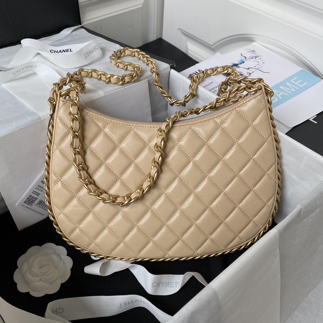 Chanel Xi Leather Bag 23B New AS4368The newly designed hobo binding is adorned with exquis