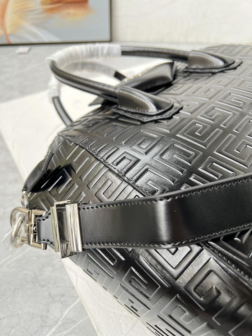 French GIVENCHY price adjustment 147030560 Aintong Embossed Letter New Handbag ClassicMINI ANT