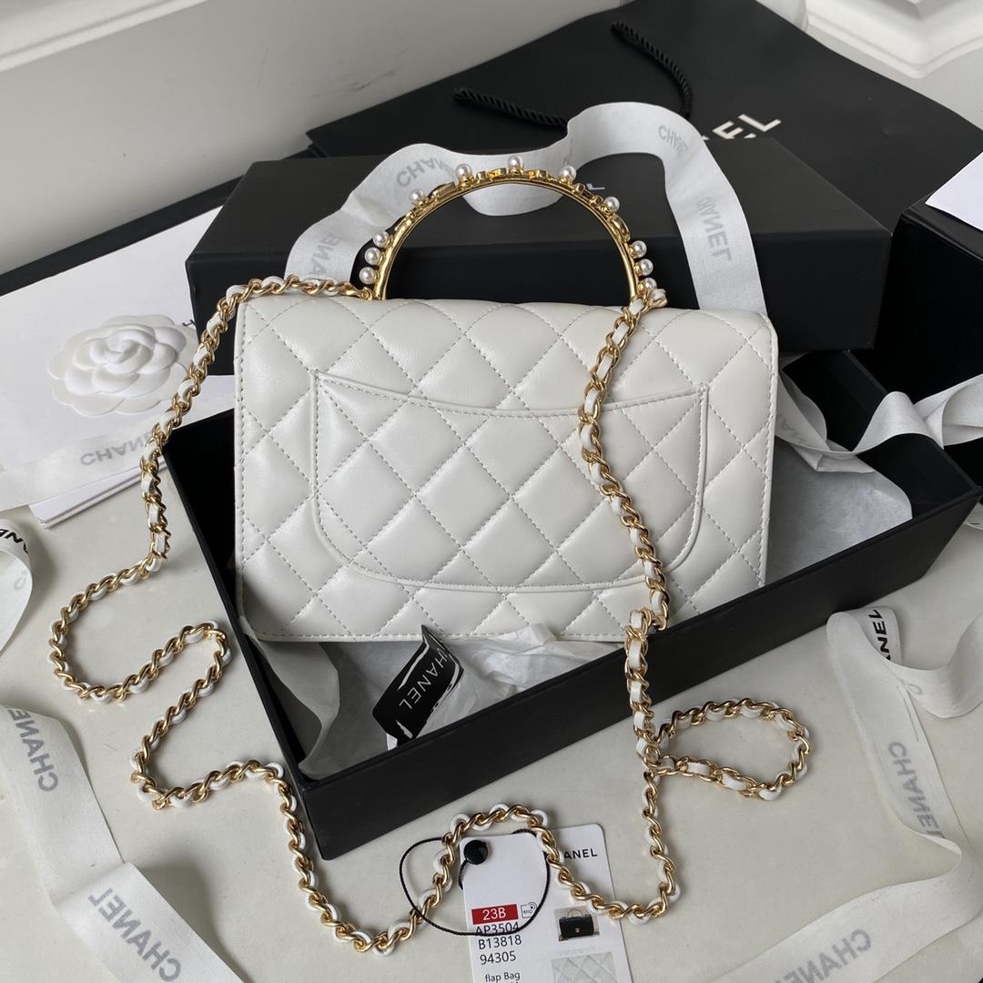 chanel NewPearl Handle AP3504 white At first sight I fell deeply in loveImported lamb ski