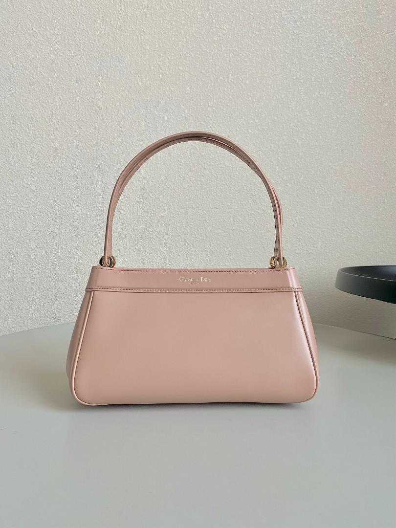 Gentle Pink MediumHandbag underarm bagAh ah ladies look over what they havent bought yetSuch a