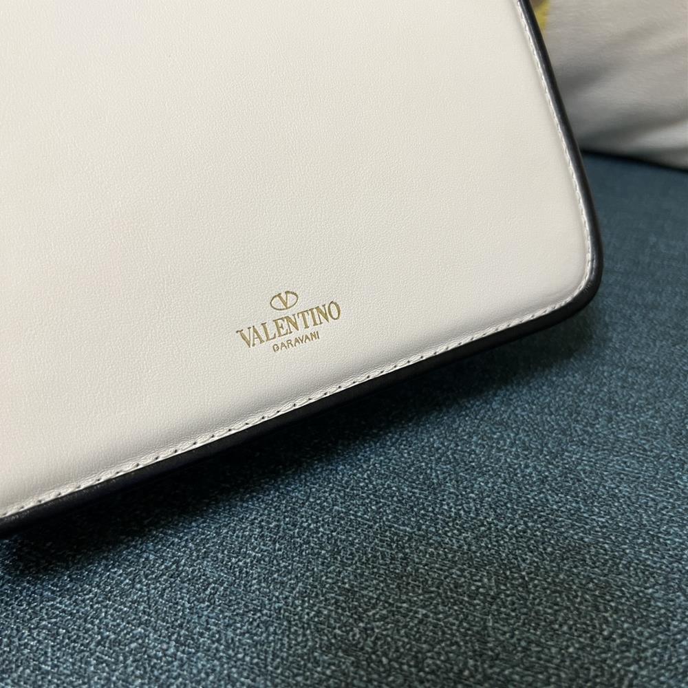 When carrying a Valentino Bag with the Garavani Letter and VLogo Signature one becomes a